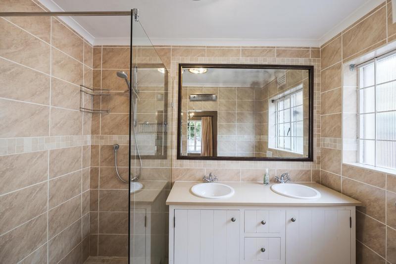 4 Bedroom Property for Sale in Clovelly Western Cape